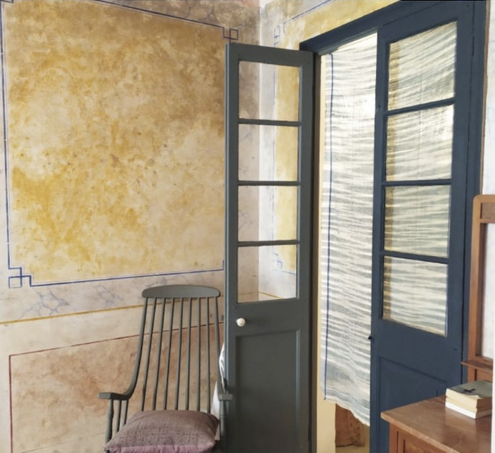 Pinturas originales de las paredes — Casa a reformar en Mahón