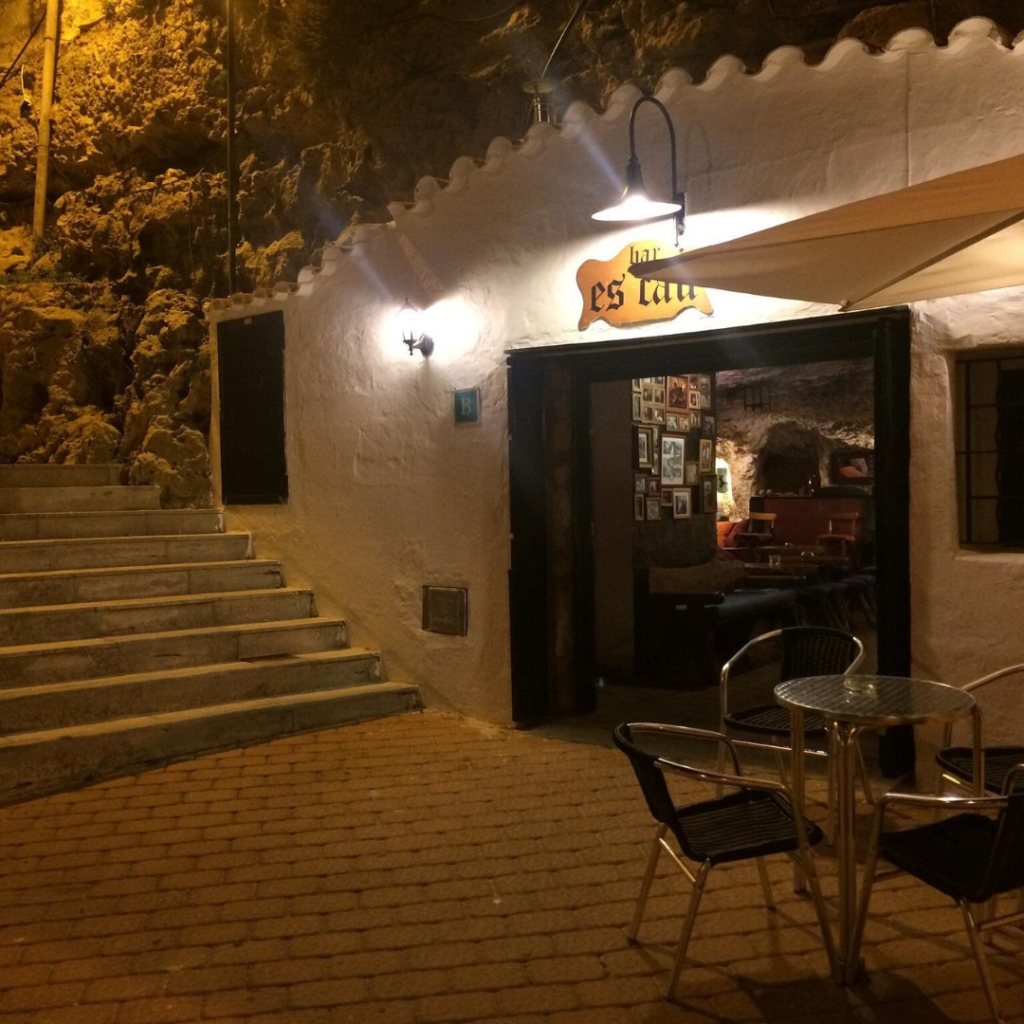 Bar Es Cau à Es Castell