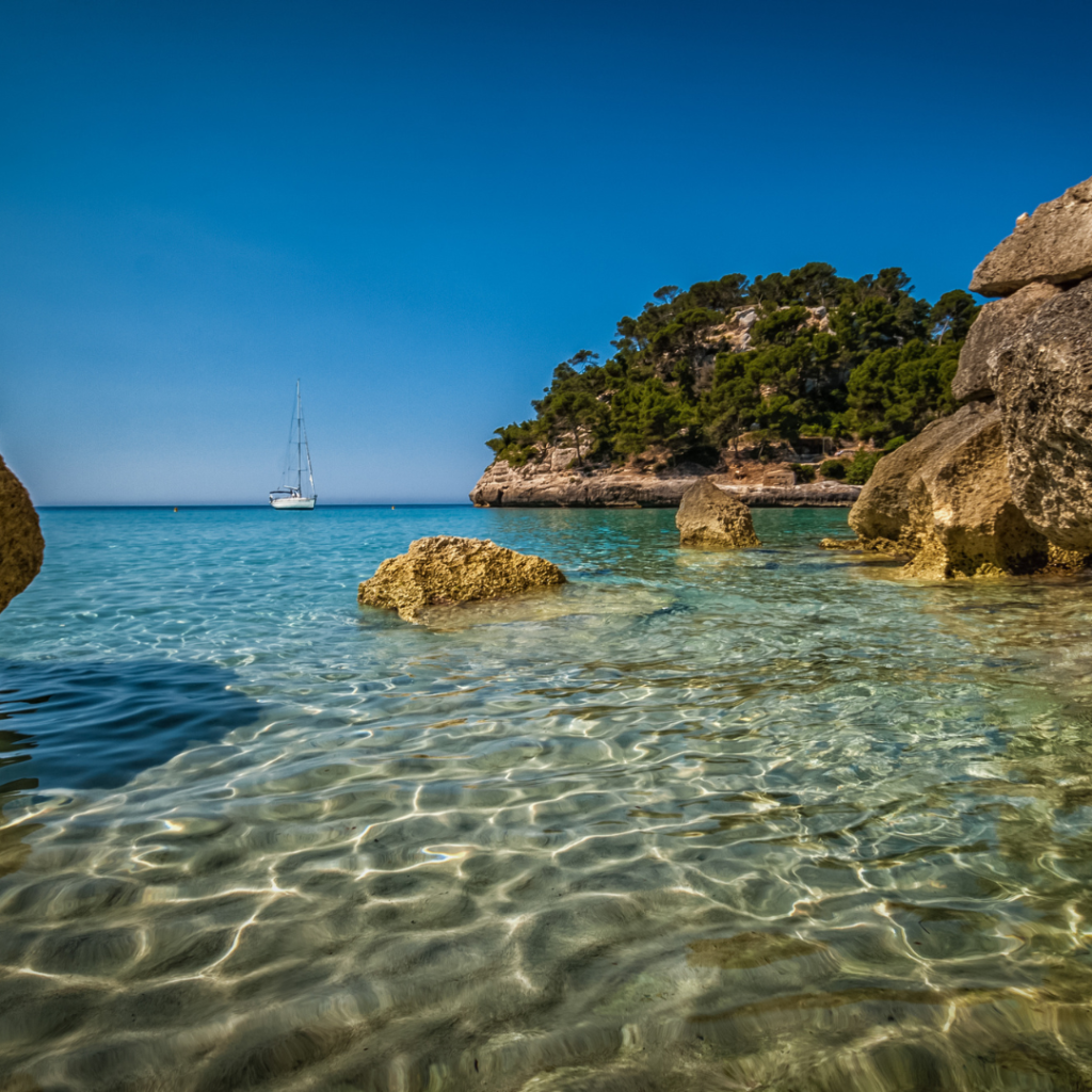 Descubre rincones ocultos en Menorca