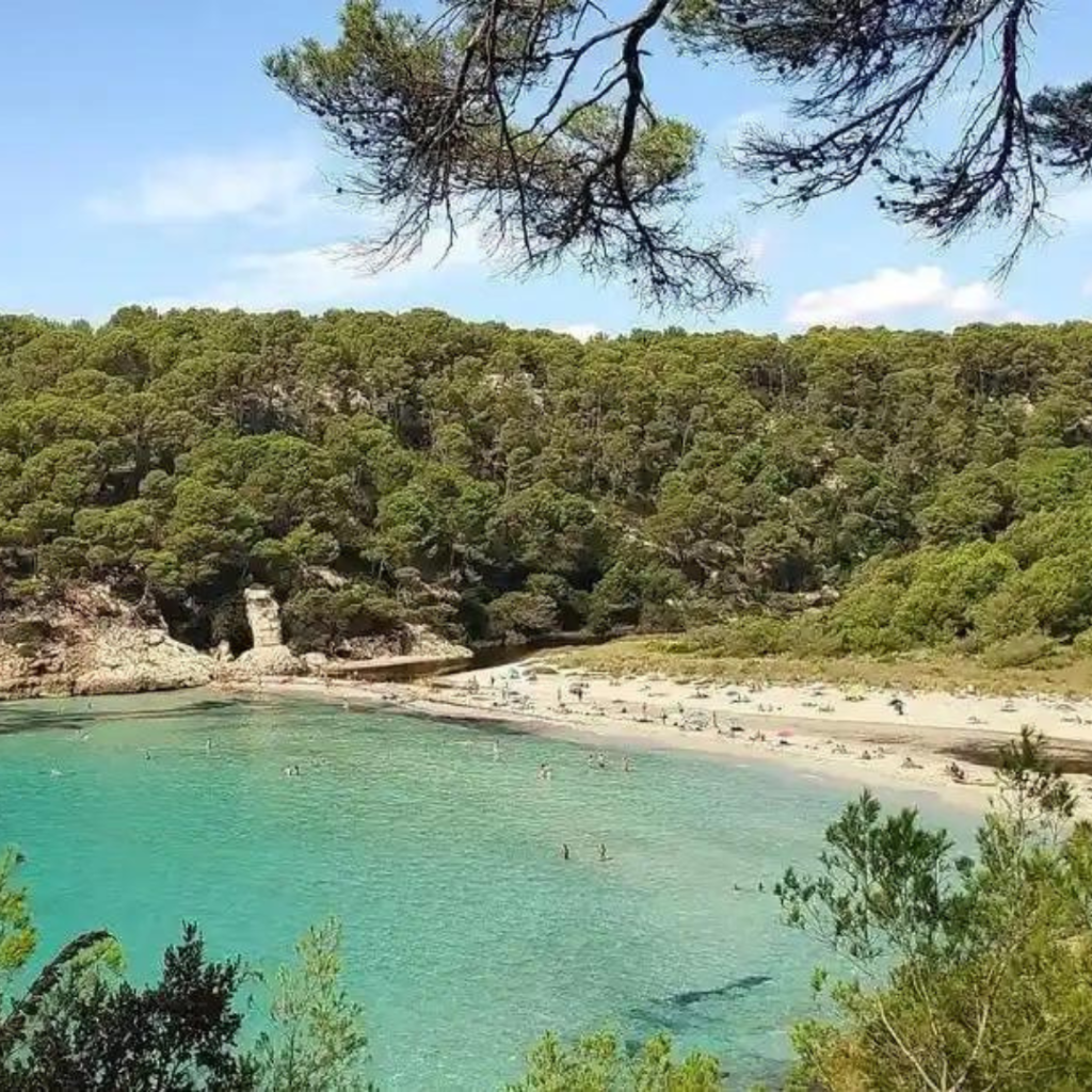 ¿Sabías que Es Migjorn es el pueblo con mayor riqueza natural de la isla de Menorca?