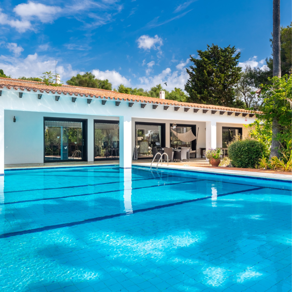 propriété spectaculaire située dans la municipalité de Mahón se distingue par sa piscine