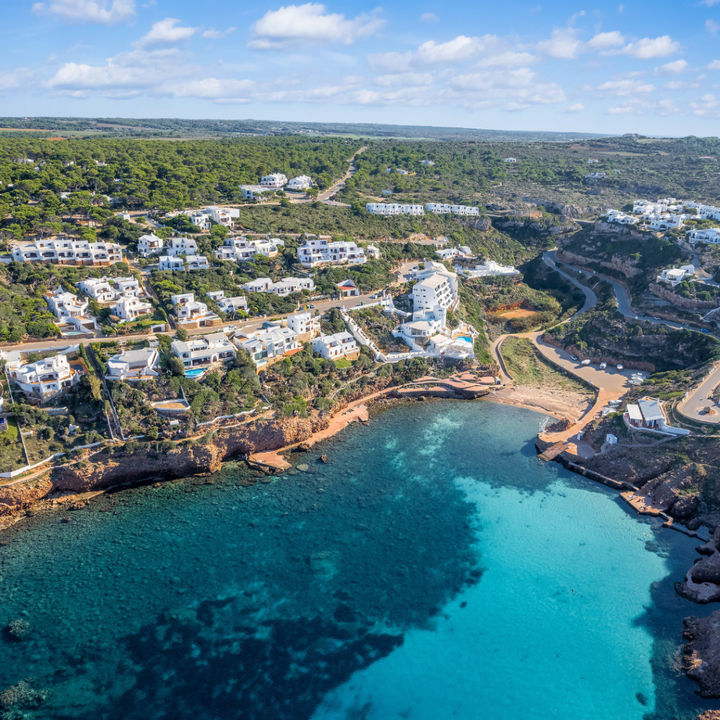 développements côtiers exclusifs tels que Son Blanc, Cala Morell ou Son Xoriguer :
