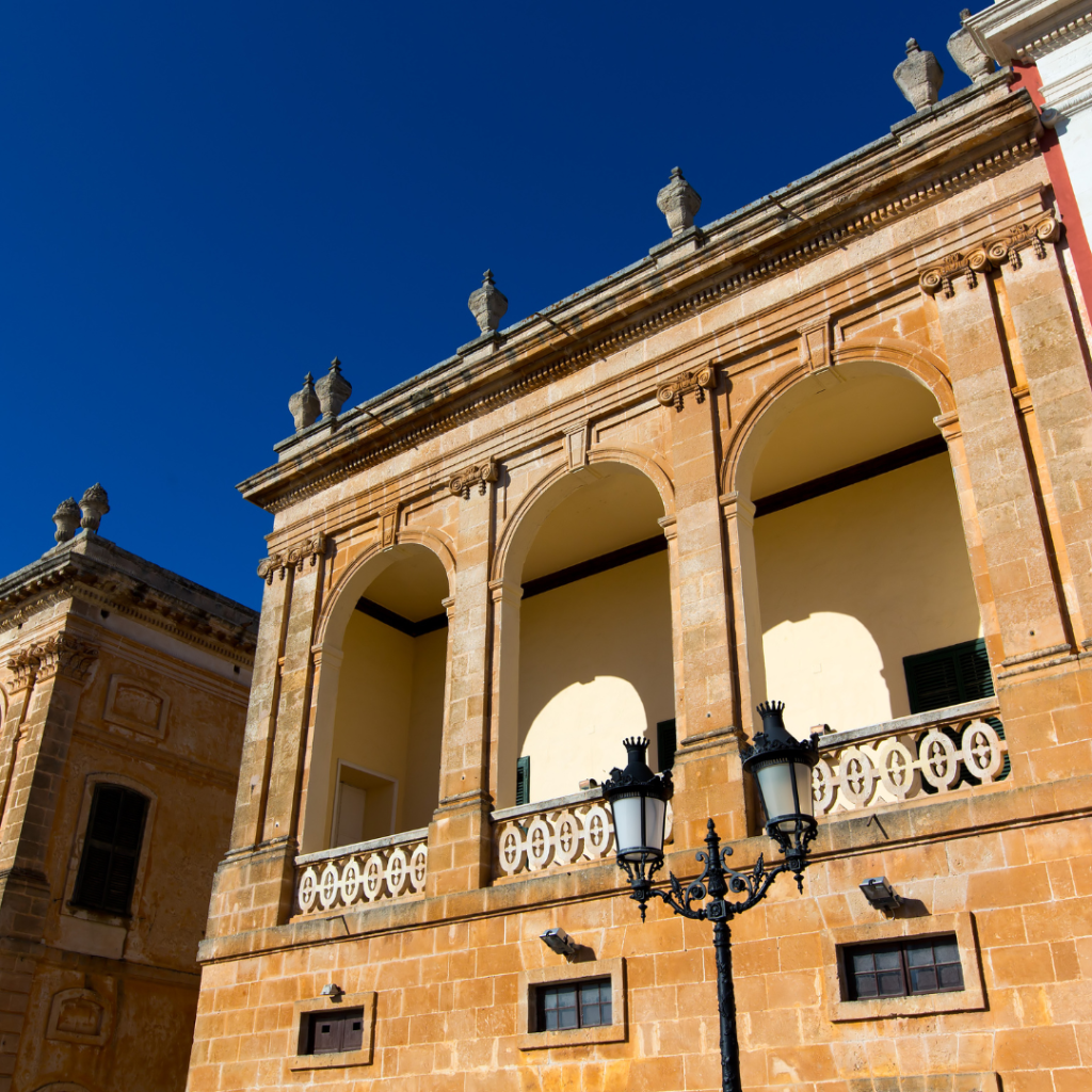 la tradición y lujo del centro histórico de ciutadella