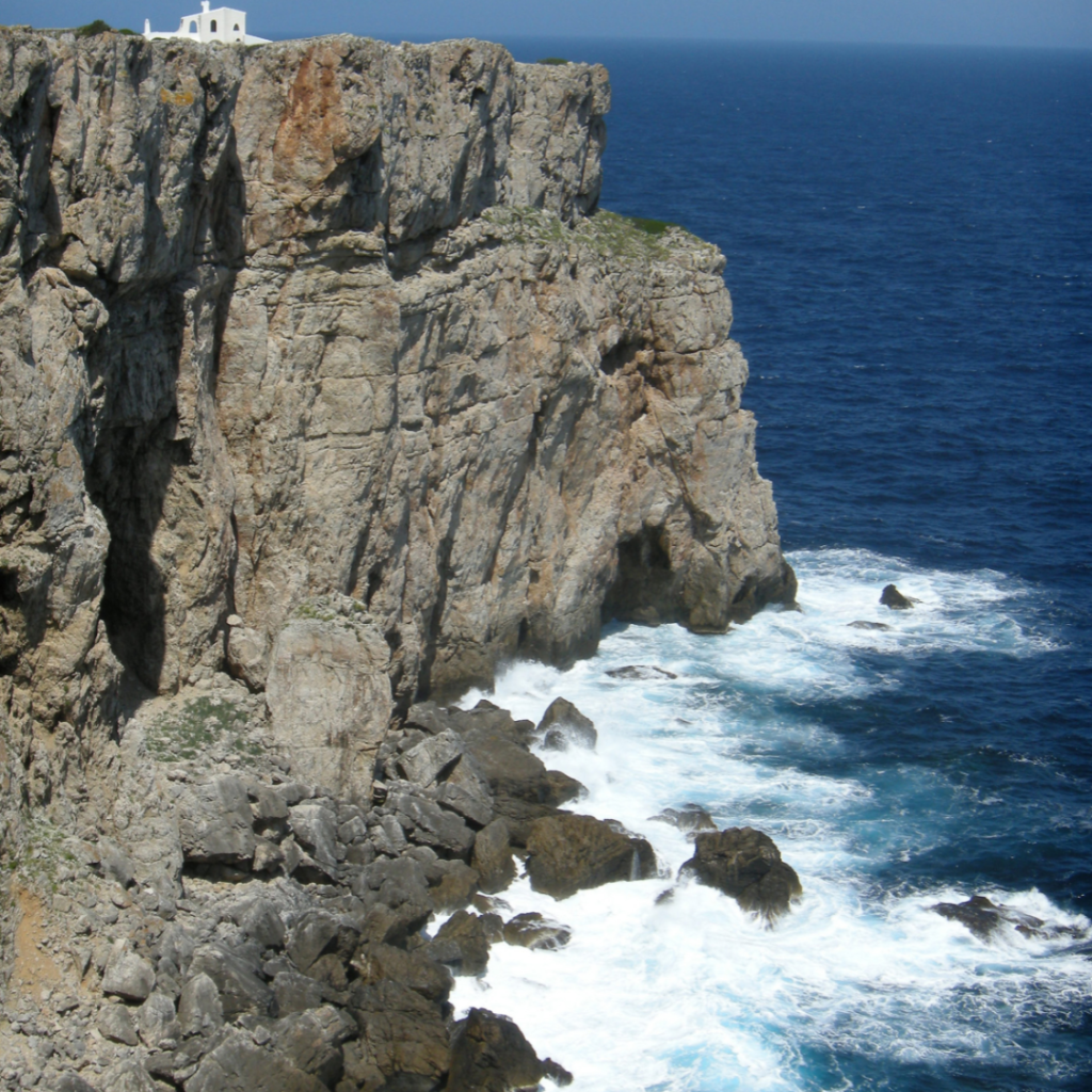 La Côte Nord : Témoin de la Force de la Mer