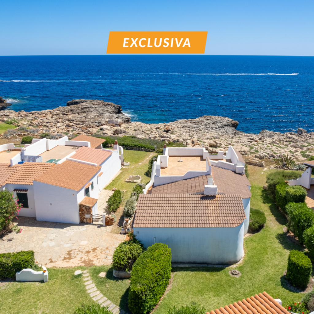 C525 - Maison en Front de Mer avec Accès au Bord de Mer à Calan Bosch