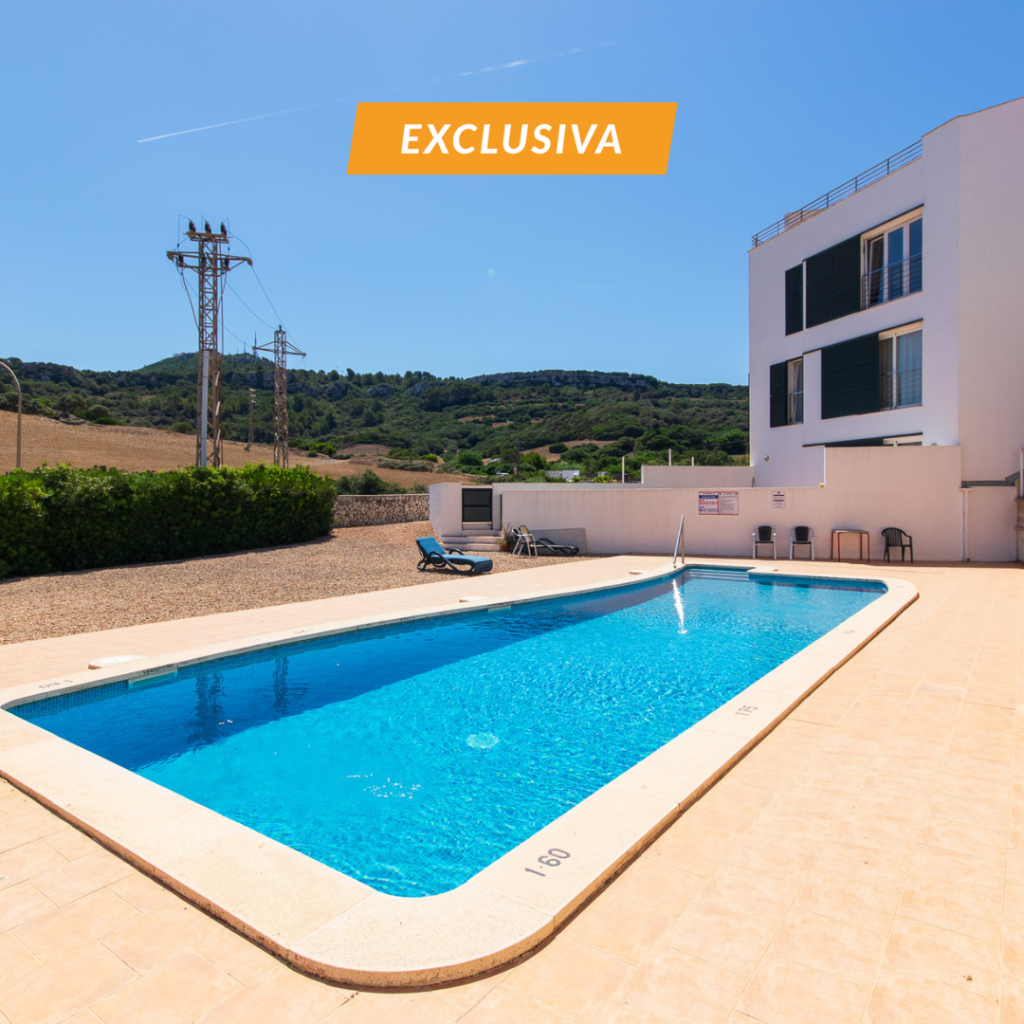 T1688 - Rez-de-Chaussée Confortable avec Terrasse et Piscine à Mercadal