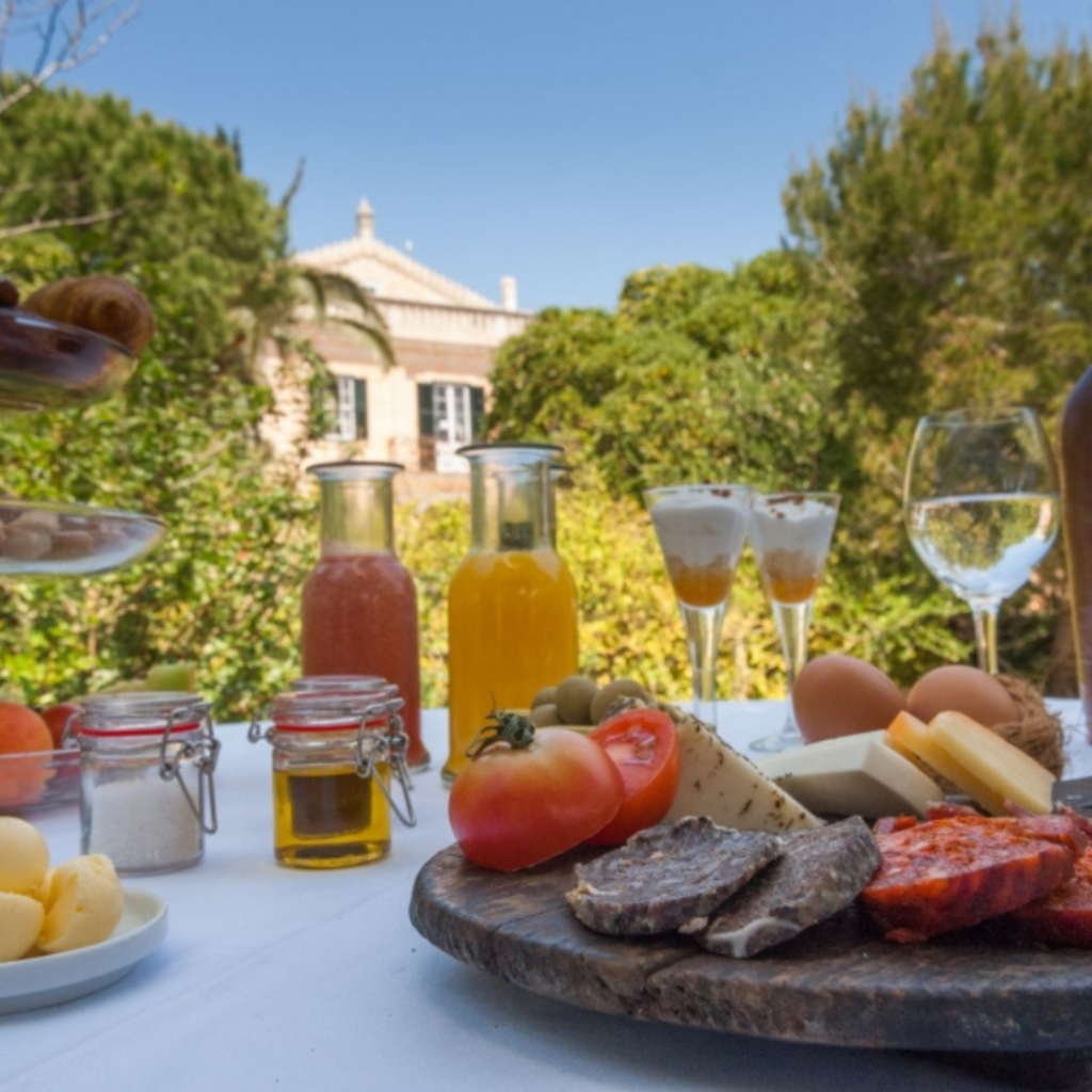 Expériences gastronomiques à Minorque avec Menorcaporuntubo