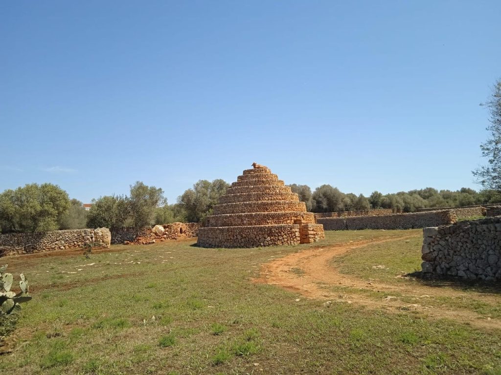 One of the most impressive barracas on the island was built by Biel Pons, a fourth-generation paredador