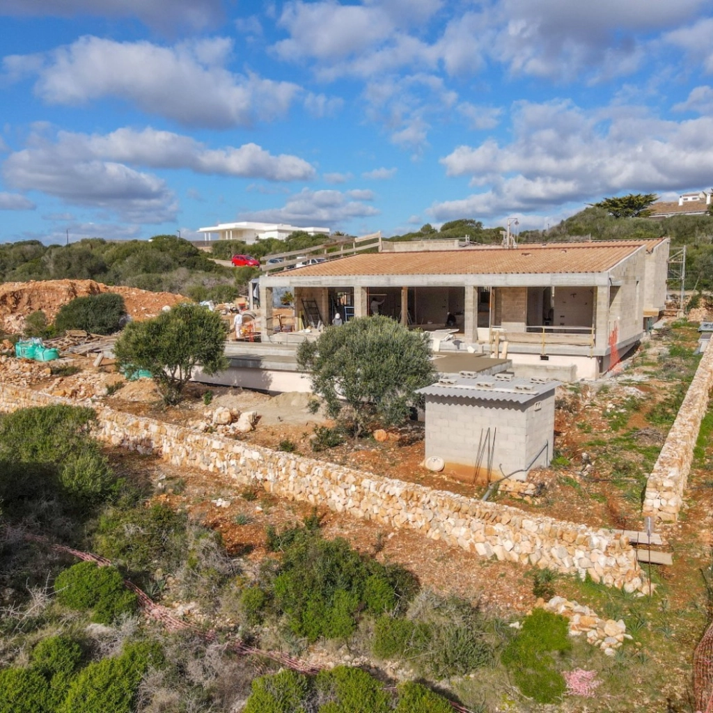 Construcción de una casa a distancia en Menorca