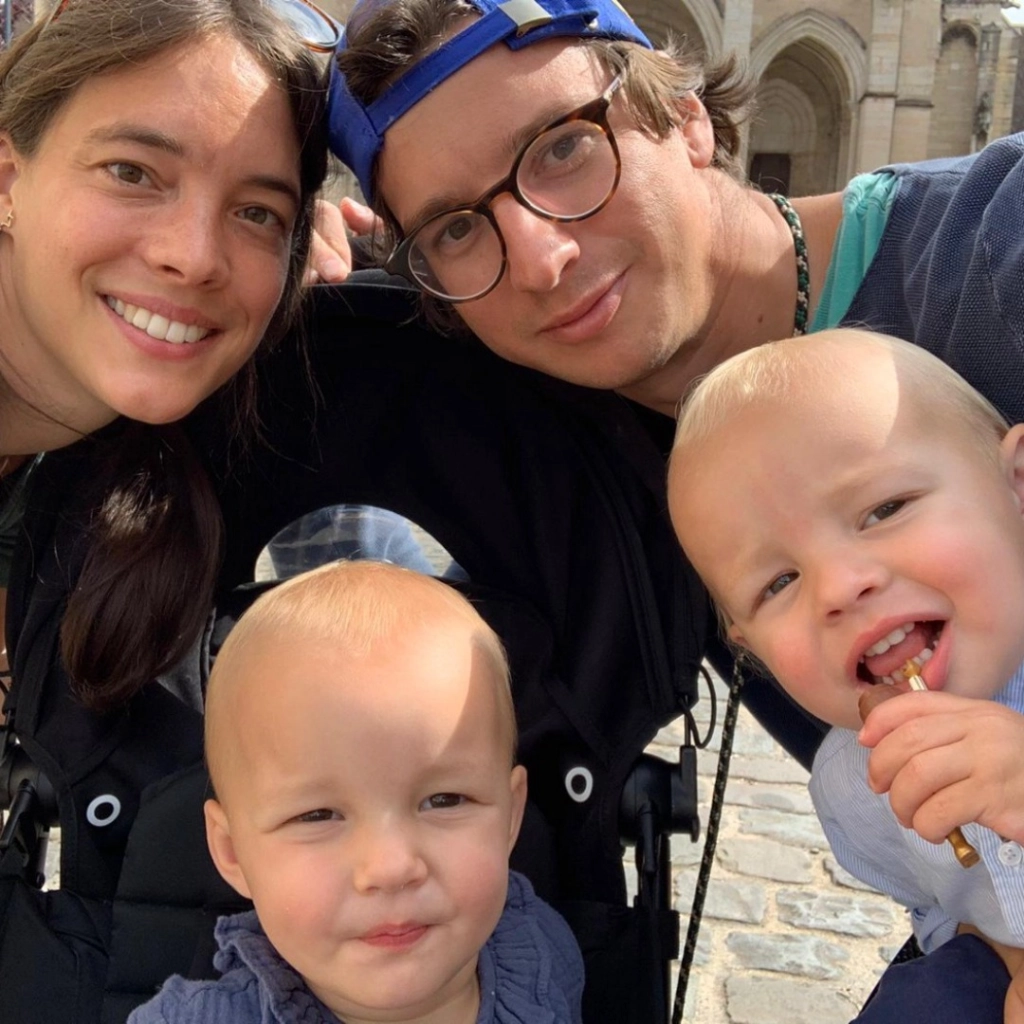 Alex y Luise e hijos — Comprar una casa en Menorca en tiempos de Covid
