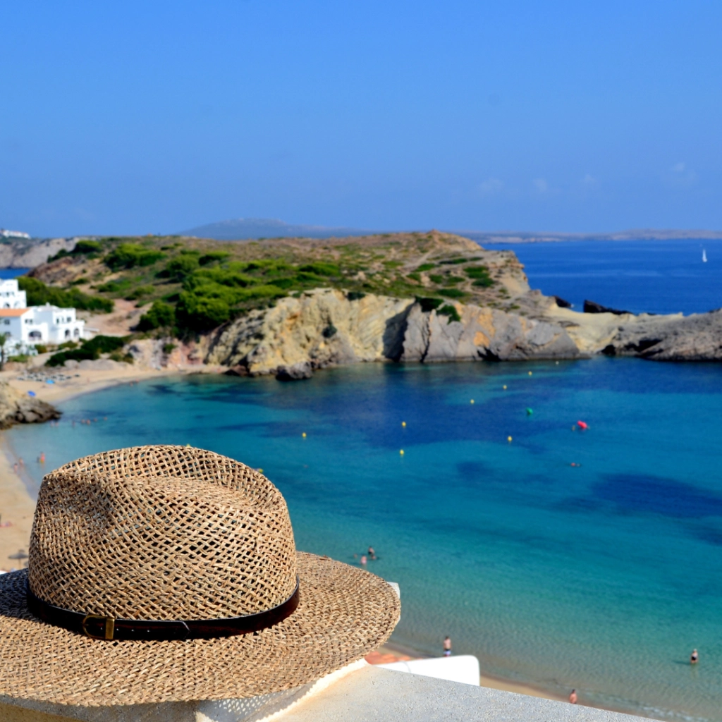 Después del Verano: ¿Es el Momento de Tomar Decisiones Sobre Tu Propiedad en Menorca?